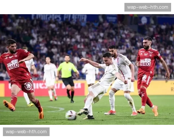 半场：布雷斯特1-1里昂，双方各入一记点球