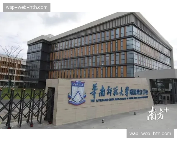 “中足联确认第17轮上海申花主场对阵成都蓉城的转播机位增至18个，首次引入‘飞猫’索道摄像系统”